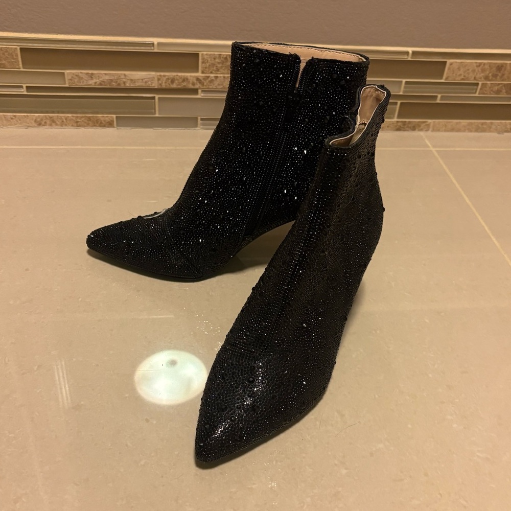 🎉HP🎉 Women’s NWOT Betsey Johnson Cady Ankle Boots